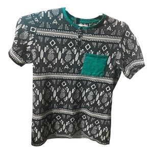On the Byas Black and Green Geometric Tee